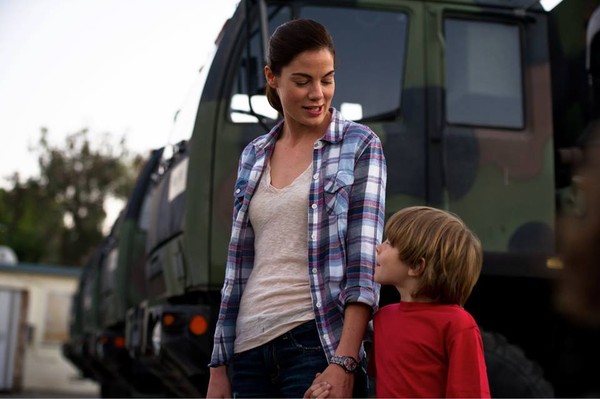 Michelle Monaghan and Oakes Fegley in FORT BLISS