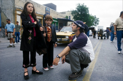 Alexa Vega, Daryl Sabara and director Robert Rodriguez during filming for SPY KIDS
