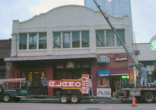  Alamo sign comes down