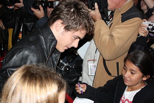 Zac Efron takes time for young fans on the red carpet