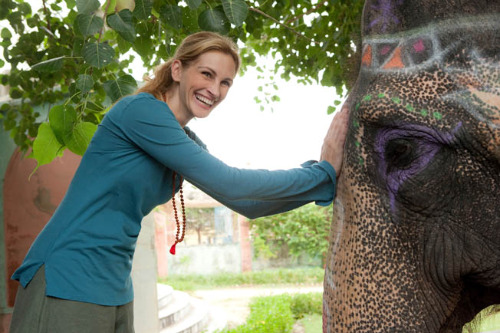 Liz (Julia Roberts) and the rogue elephant