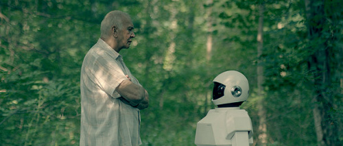 Frank Langella and robot in Robot & Frank